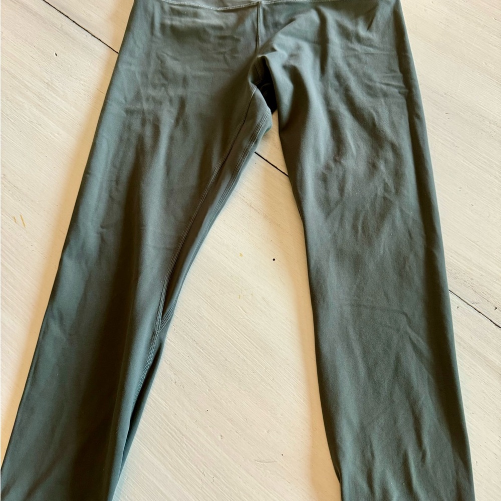 lululemon Align T™ HR
Crop 23" Army Green size 8
Good condition